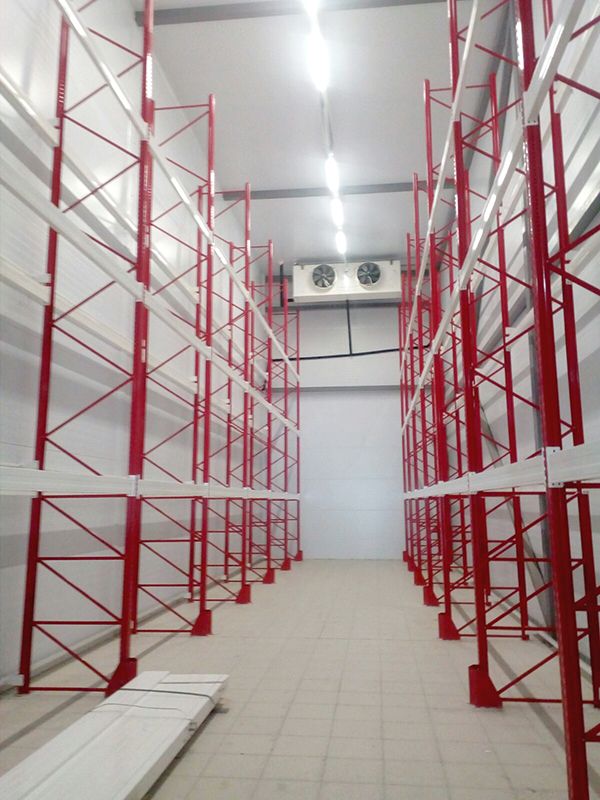 Мясокомбинат оснастил склад-холодильник стеллажным оборудованием в Москве